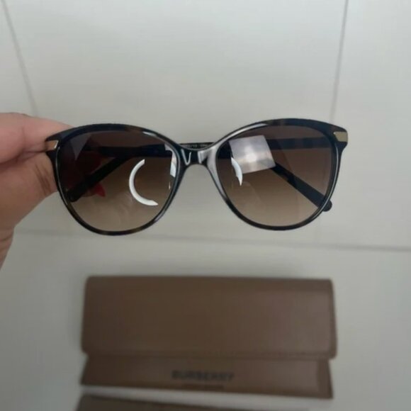Burberry Gradient Sunglasses, BE4216 NWOT - Picture 4 of 8